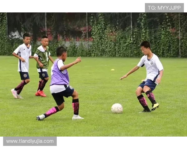 科学足球训练新思路：提升团队配合的有效方法与策略