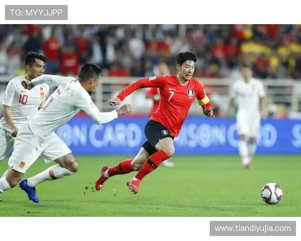 德黑兰独立队与柏斯队激战正酣精彩对决引发球迷热议 德黑兰独立队与柏斯队激战正酣精彩对决引发球迷热议